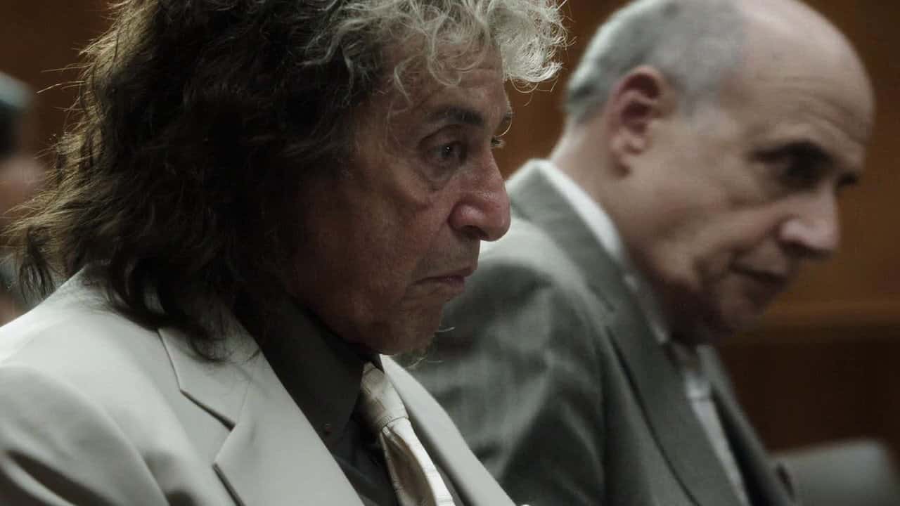 Кадр з фільму Філ Спектор (2013)