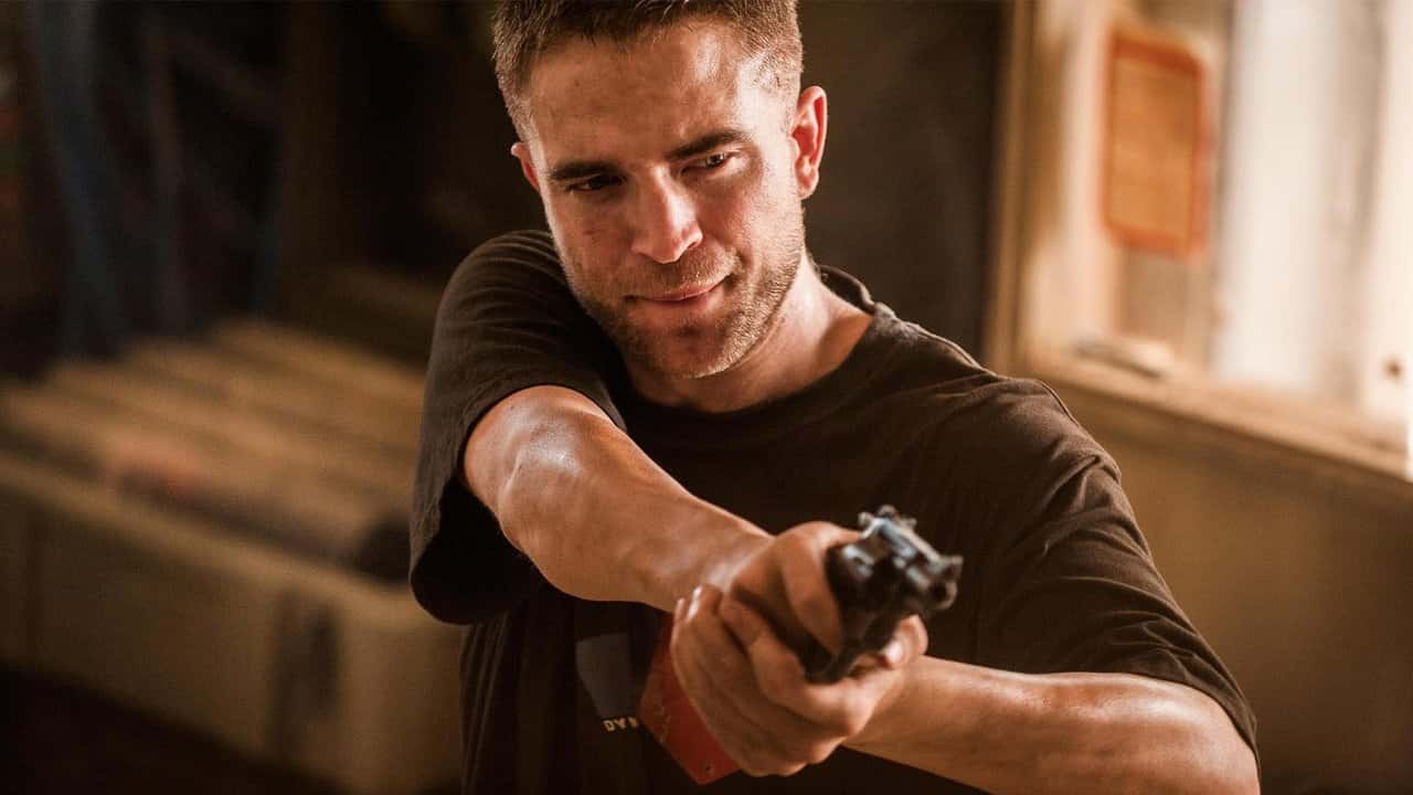 Кадр з фільму Ровер (2014)