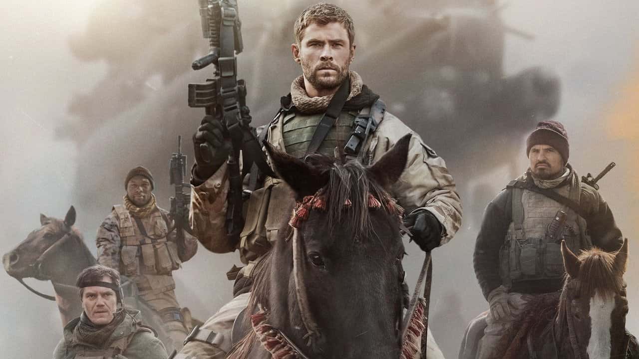 Кадр з фільму 12 Сильних (2018)
