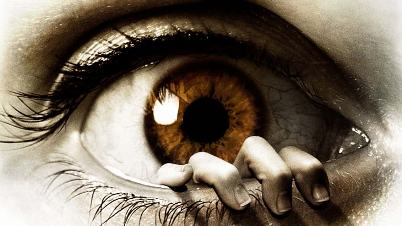 Кадр з фільму Око (2008)