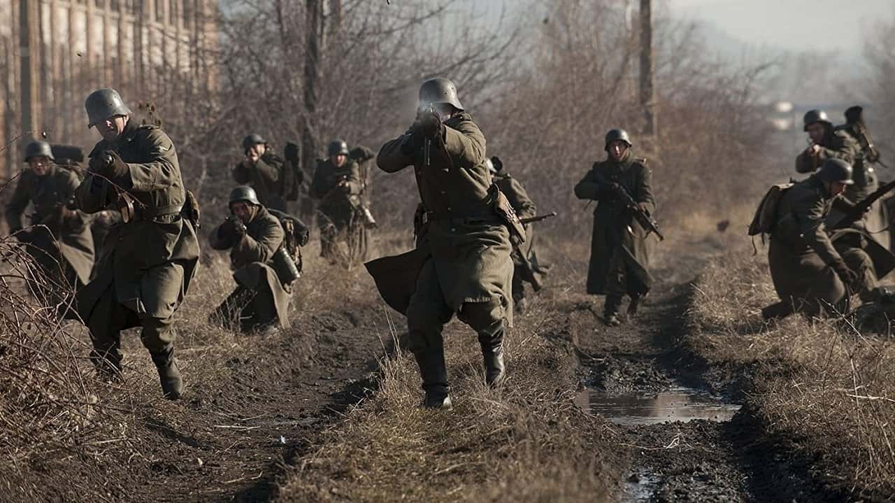 Кадр з фільму Загін героїв (2013)