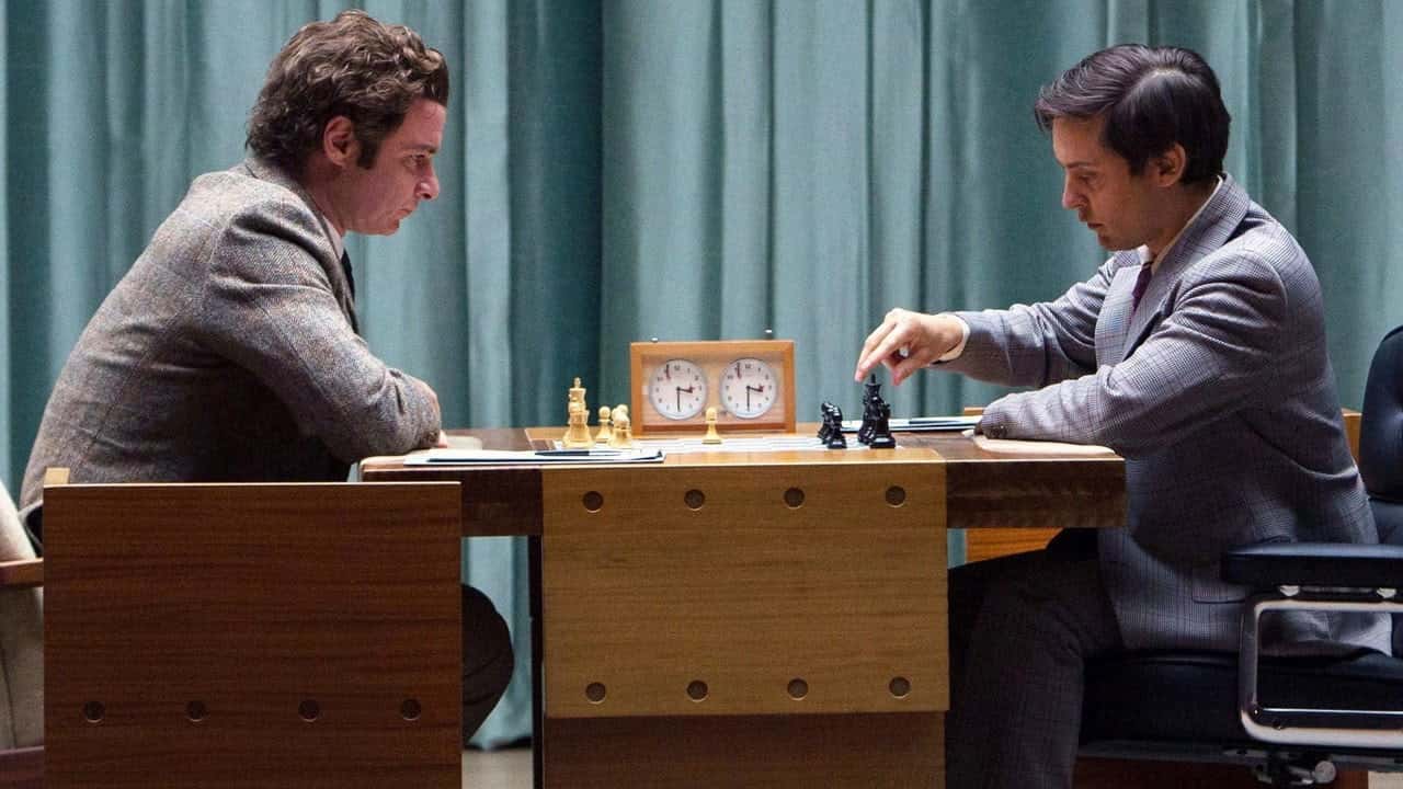 Кадр з фільму Жертвуючи пішаком (2015)