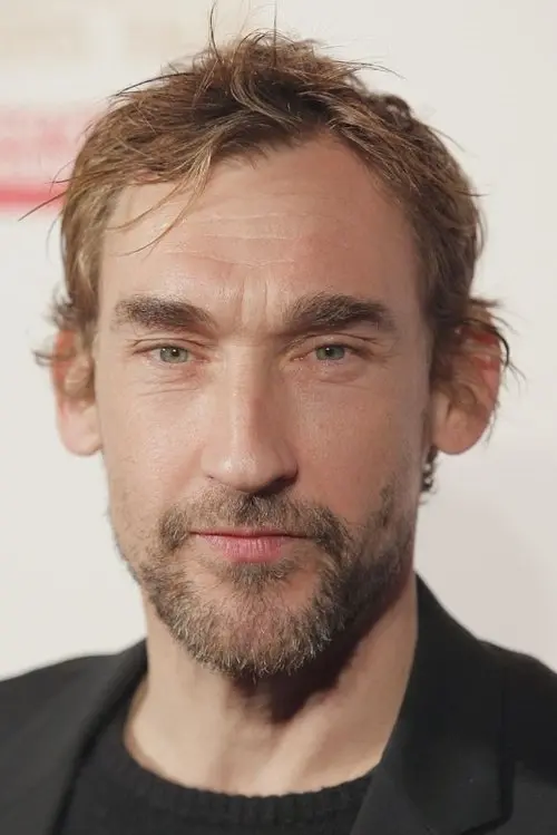 Фото Joseph Mawle
