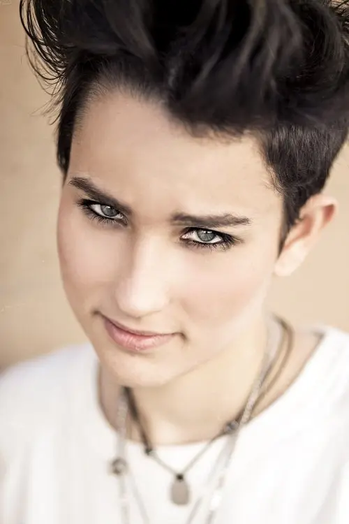 Фото Bex Taylor-Klaus