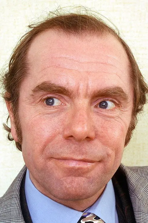 Фото Angus Lennie