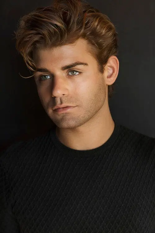 Фото Garrett Clayton