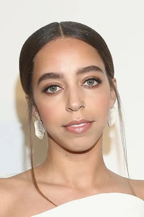 Фото Hayley Law