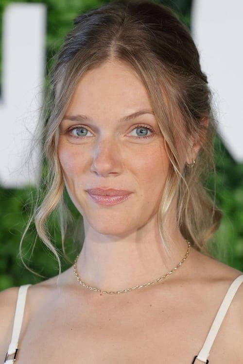 Фото Tracy Spiridakos