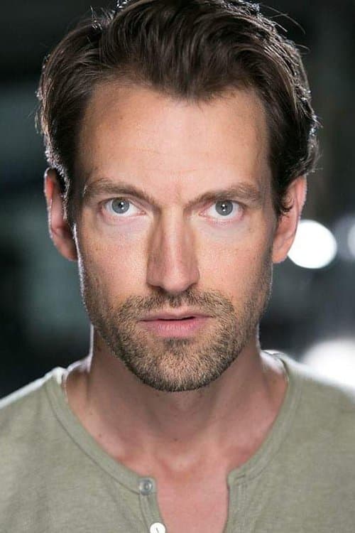 Tom Frederic photo