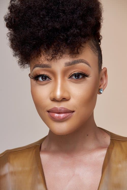 Фото Thando Thabethe