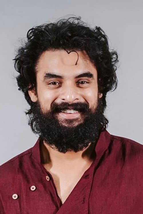Фото Tovino Thomas