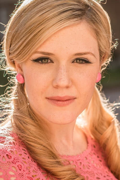 Фото Harriet Dyer
