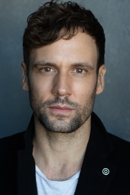 Фото Nick Blood