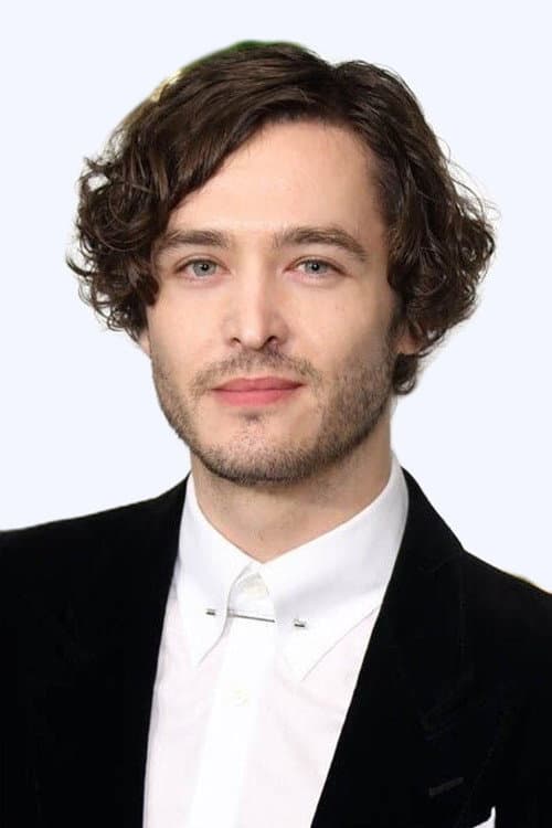 Фото Alexander Vlahos