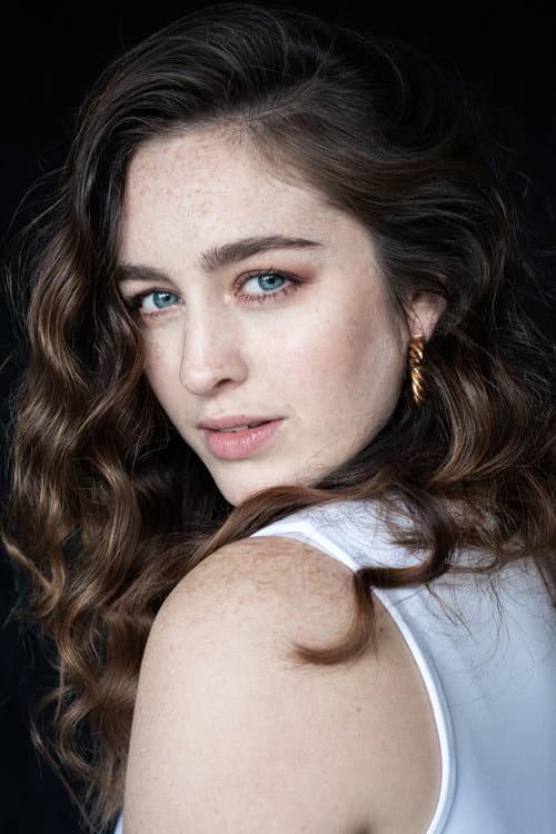 Фото Danielle Galligan