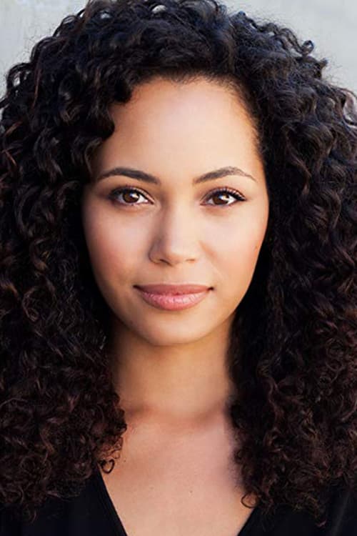 Фото Madeleine Mantock