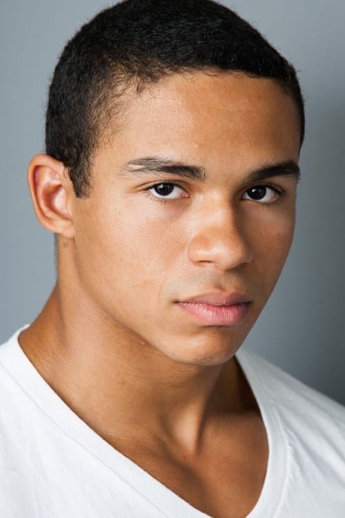Фото Noah Gray-Cabey