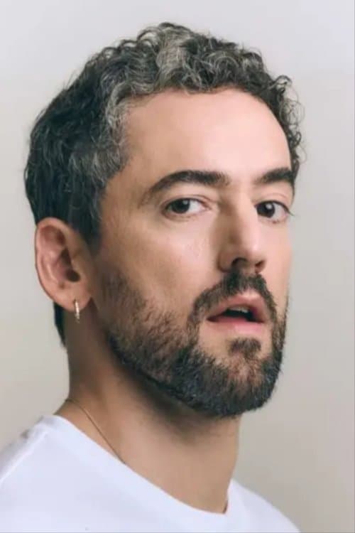 Luis Gerardo Méndez photo