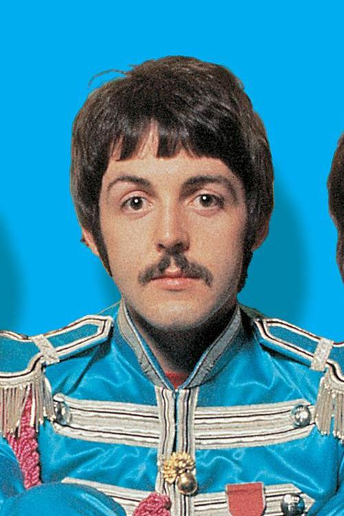 Пол Мескаль у костюмі з обкладинки альбому «Sgt. Pepper's» — кадр зі зйомок байопіка про The Beatles
