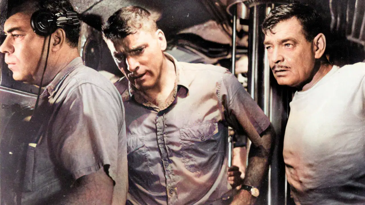 Кадр з фільму Іти тихо, іти глибоко (1958)