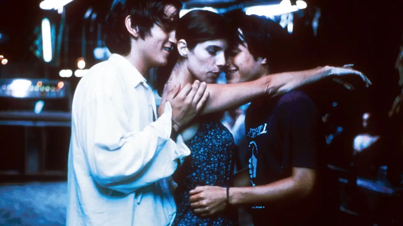 Кадр з фільму І твою маму теж (2001)