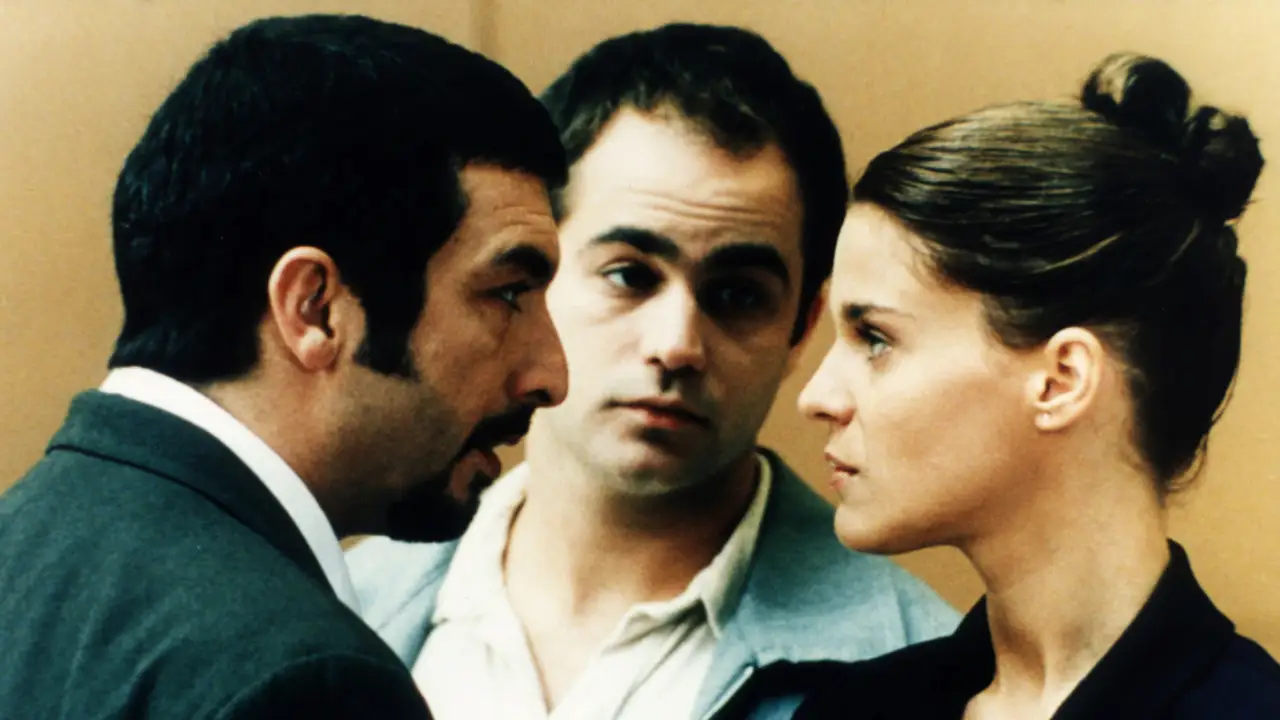 Кадр з фільму Дев'ять королев (2000)