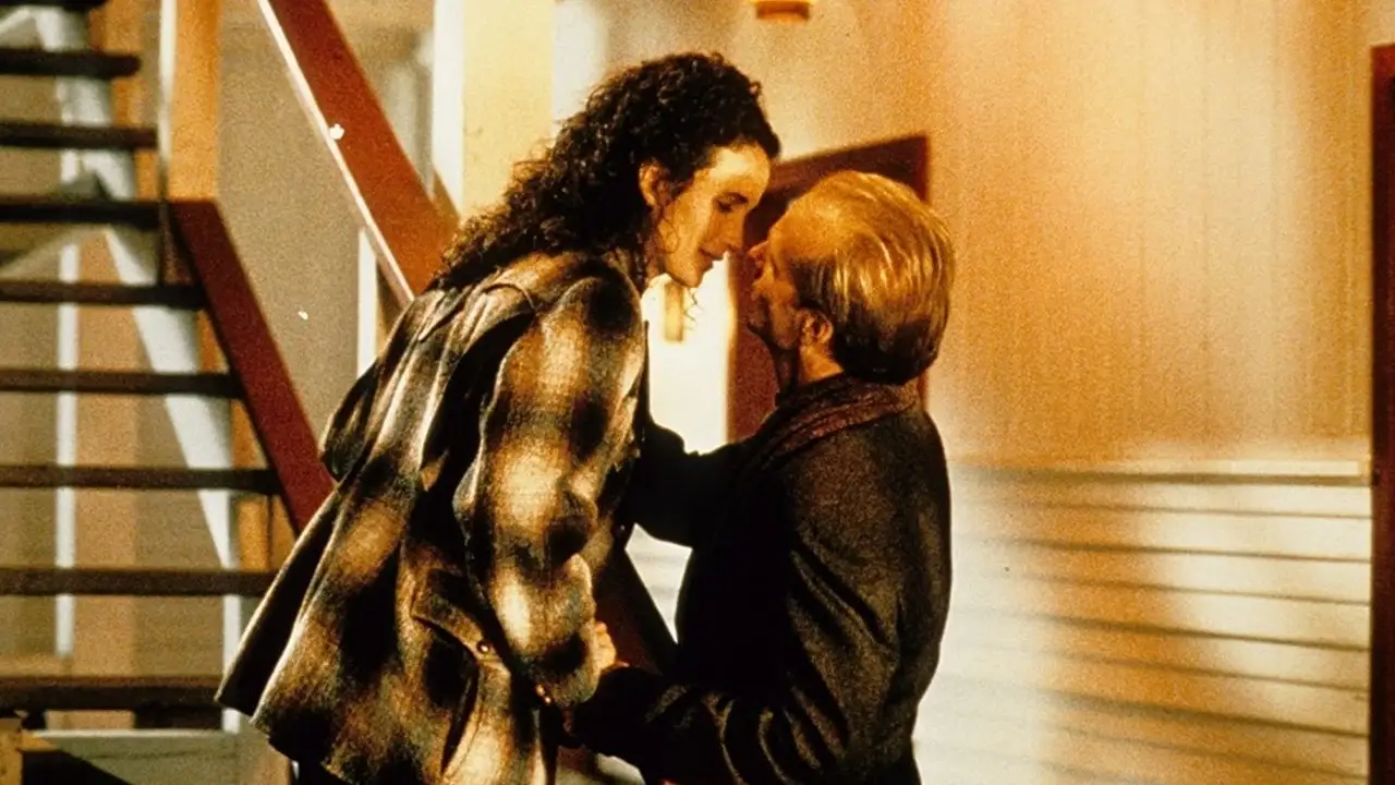 Кадр з фільму Майкл (1996)