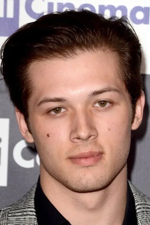 Фото Leo Howard