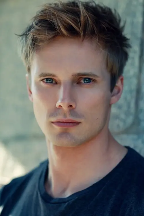 Фото Bradley James