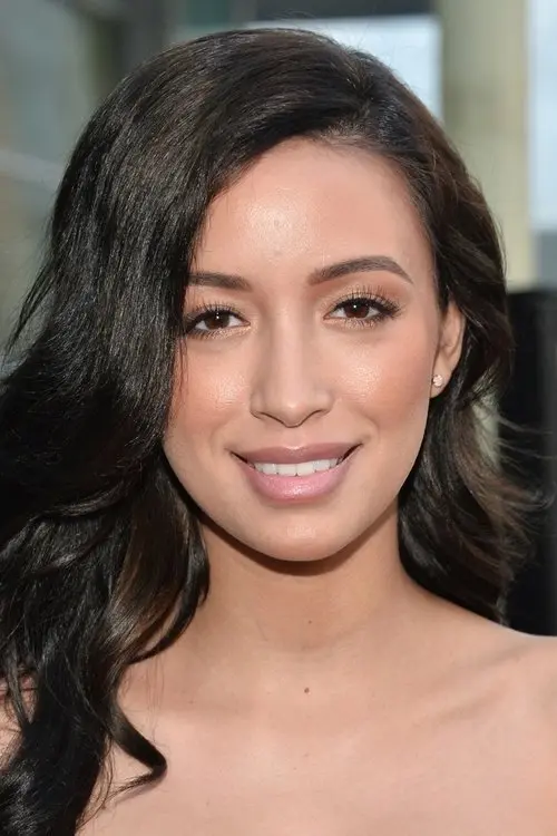 Фото Christian Serratos