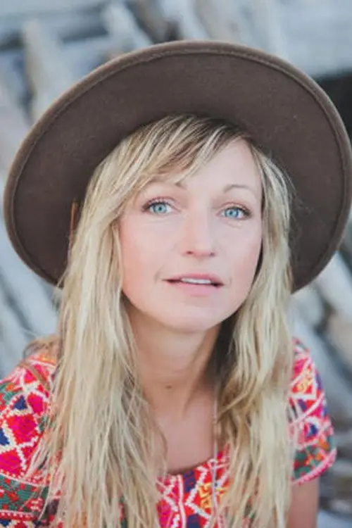 Фото Ashleigh Ball