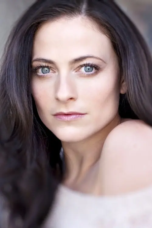 Фото Lara Pulver