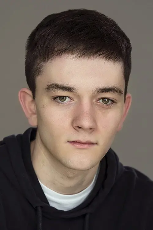 Фото Lewis MacDougall