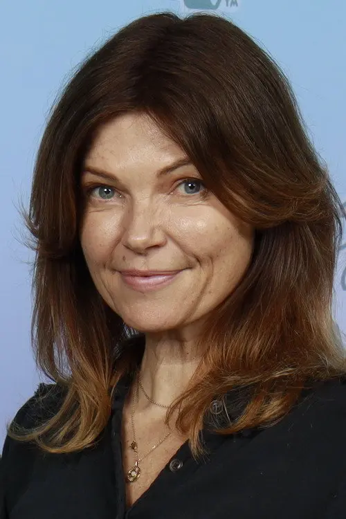 Фото Nicole De Boer