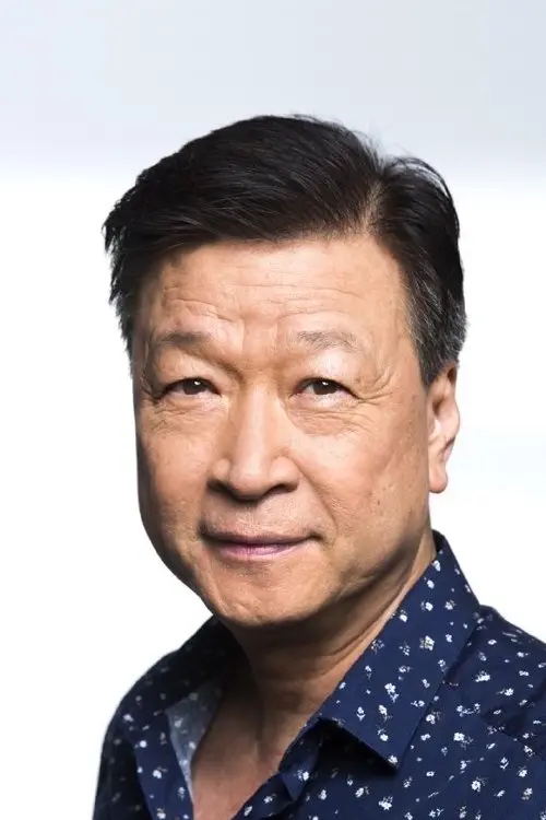 Фото Tzi Ma