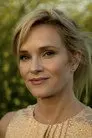 Nicholle Tom